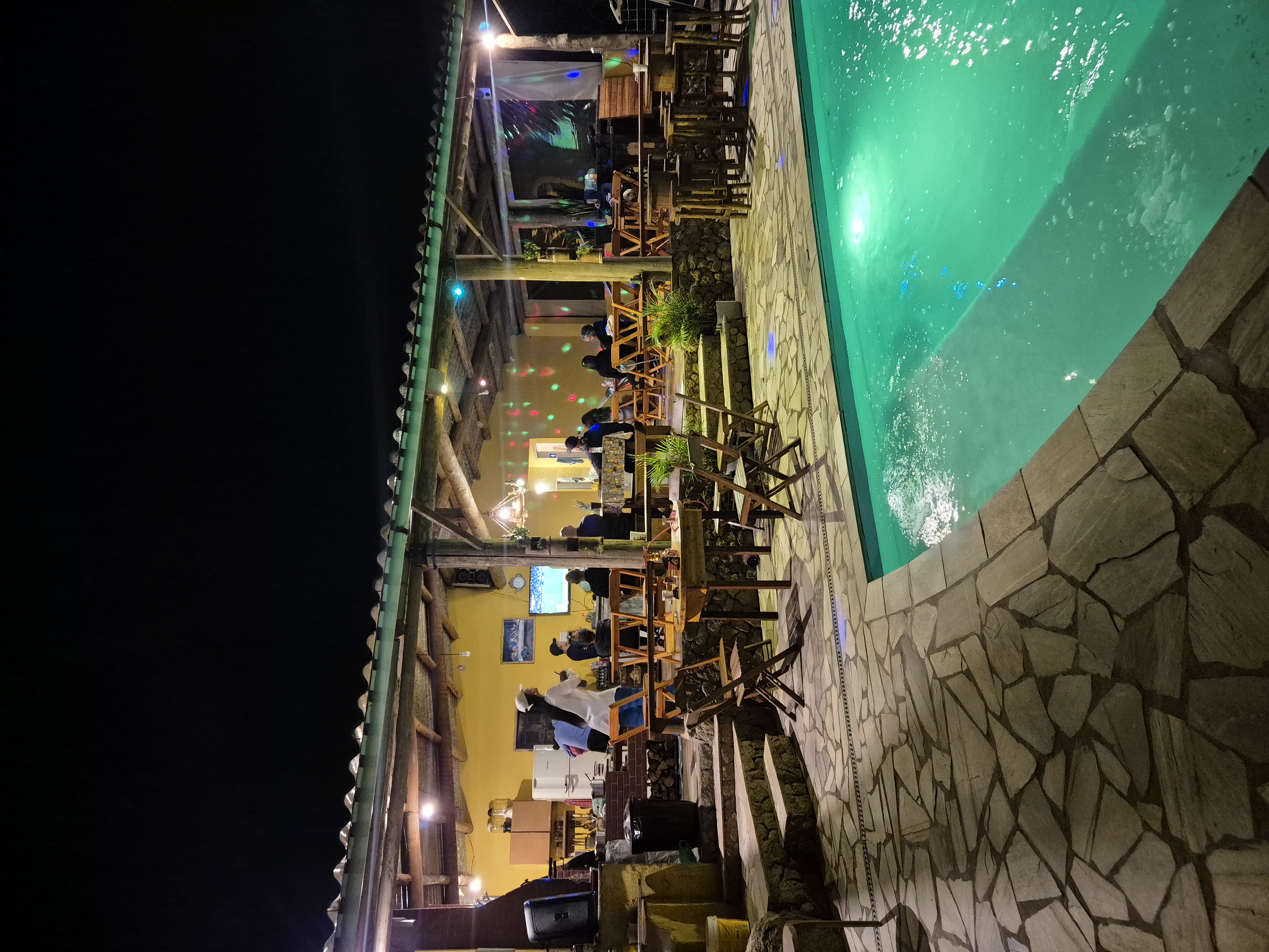 Área gourmet - noturna com piscina