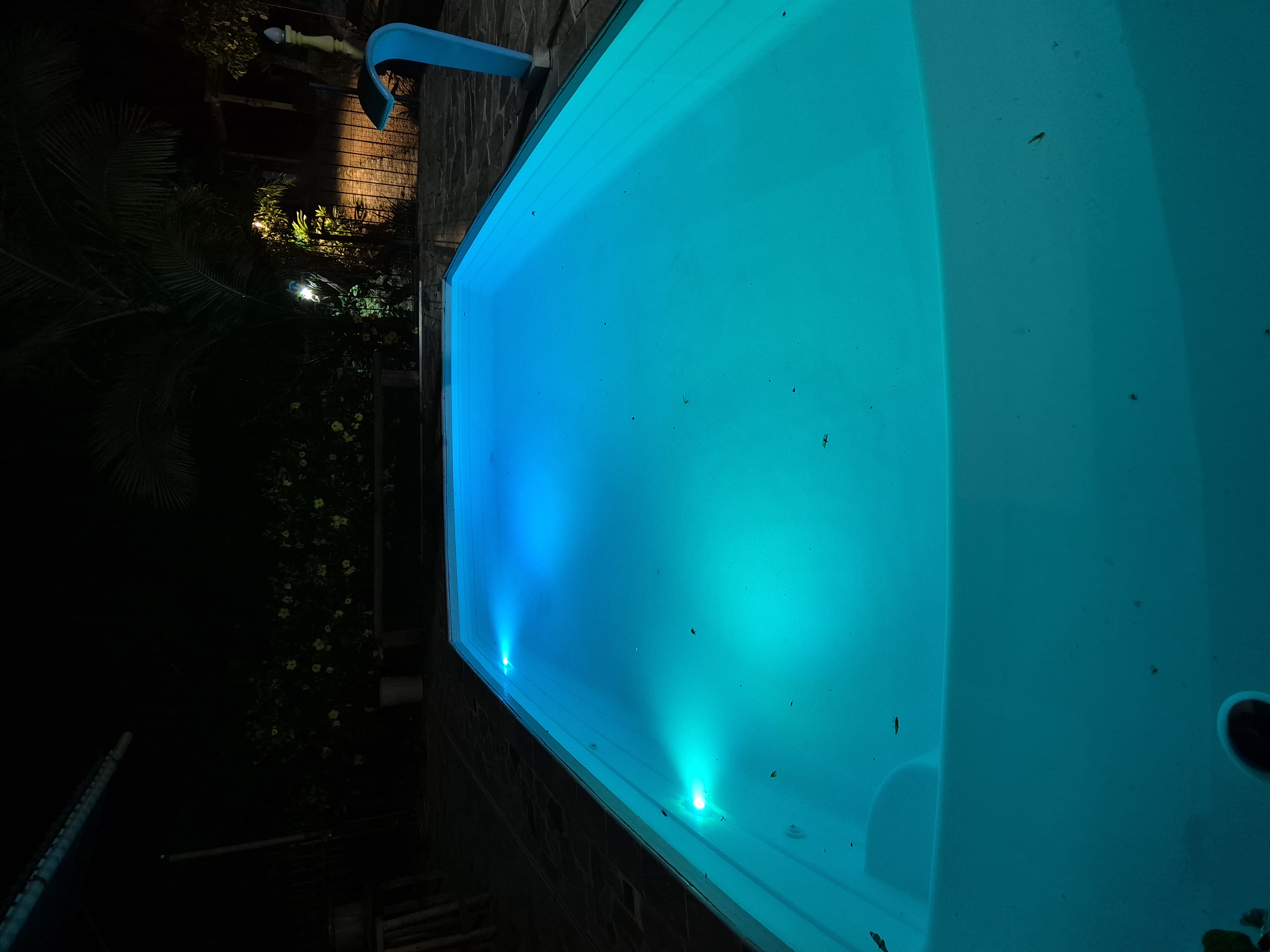 Piscina - noturna com escorregador